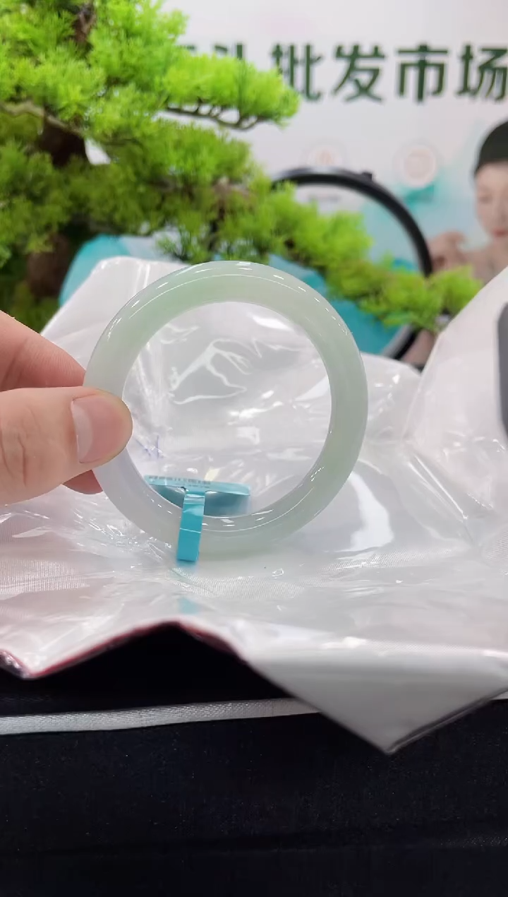【闪购商品】翡翠手镯未镶嵌手镯