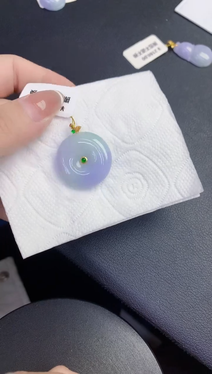 颈饰18K金镶嵌翡翠缅甸天然翡翠A货