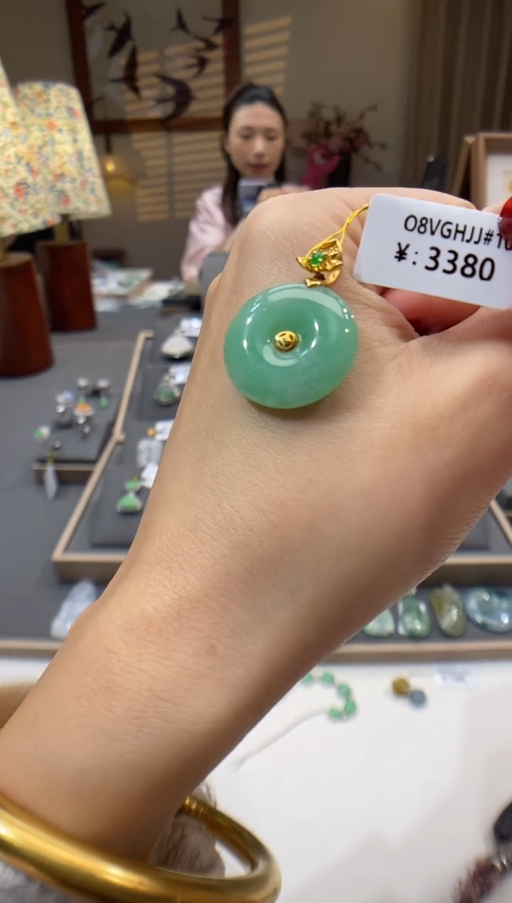 【闪购商品】翡翠颈饰18K金镶嵌平安扣