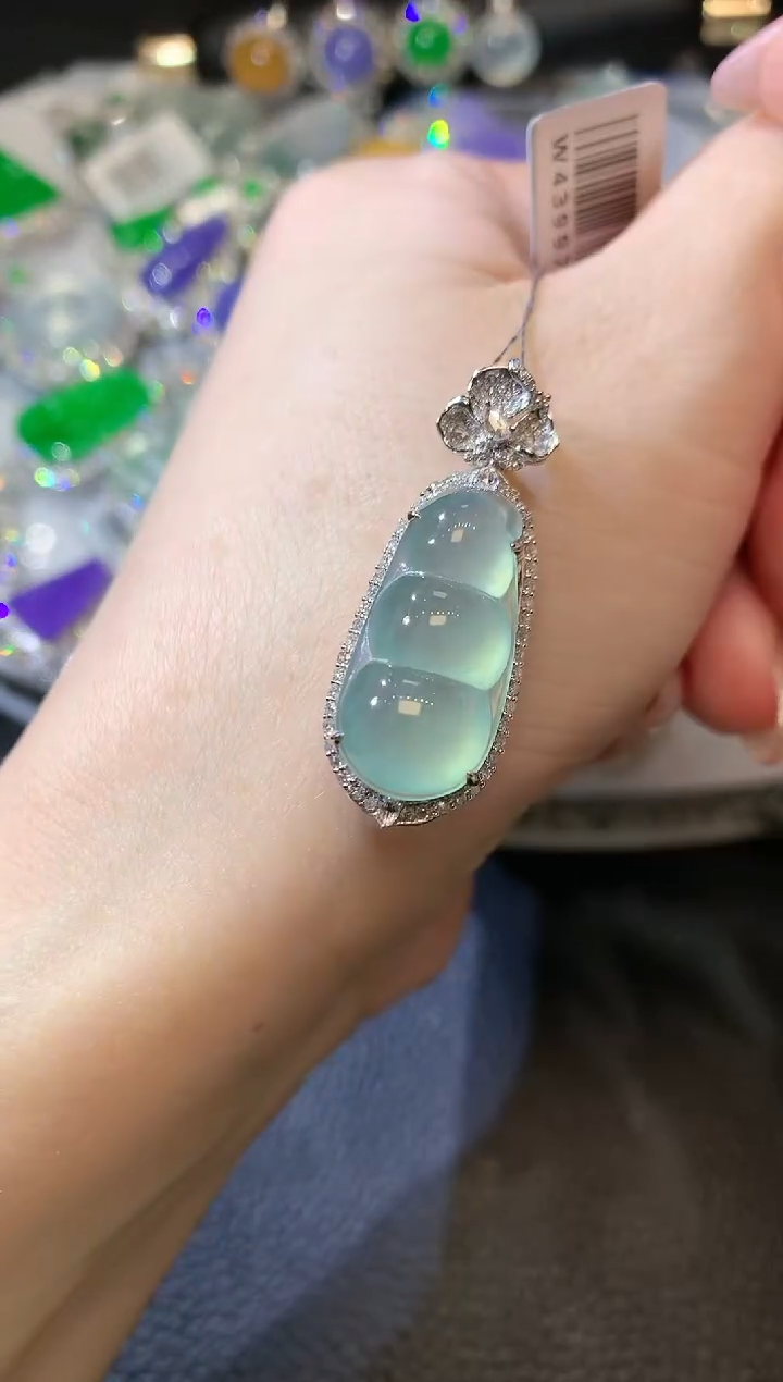 【闪购商品】翡翠吊坠(不含链)18K金镶嵌D89 