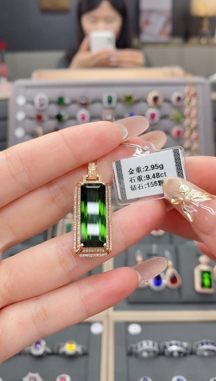 【闪购商品】碧玺颈饰18K金镶嵌9.48