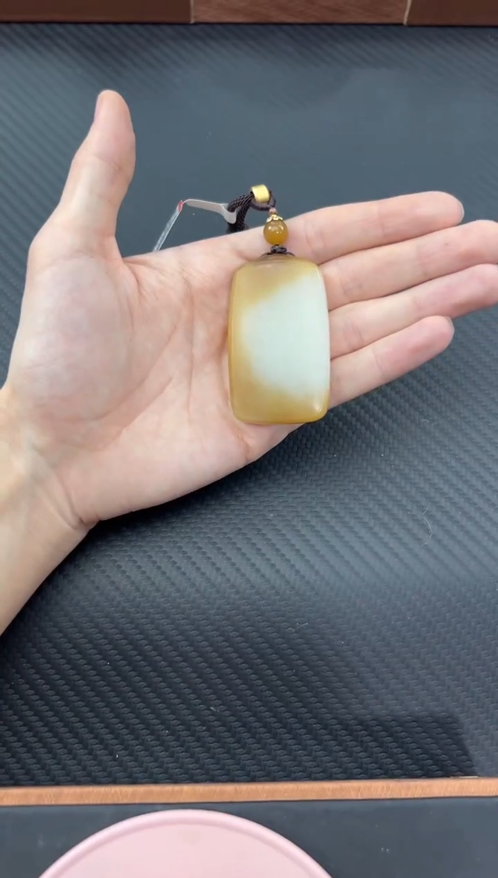 【闪购商品】和田玉吊坠(赠链)未镶嵌且末金山微色差吊坠