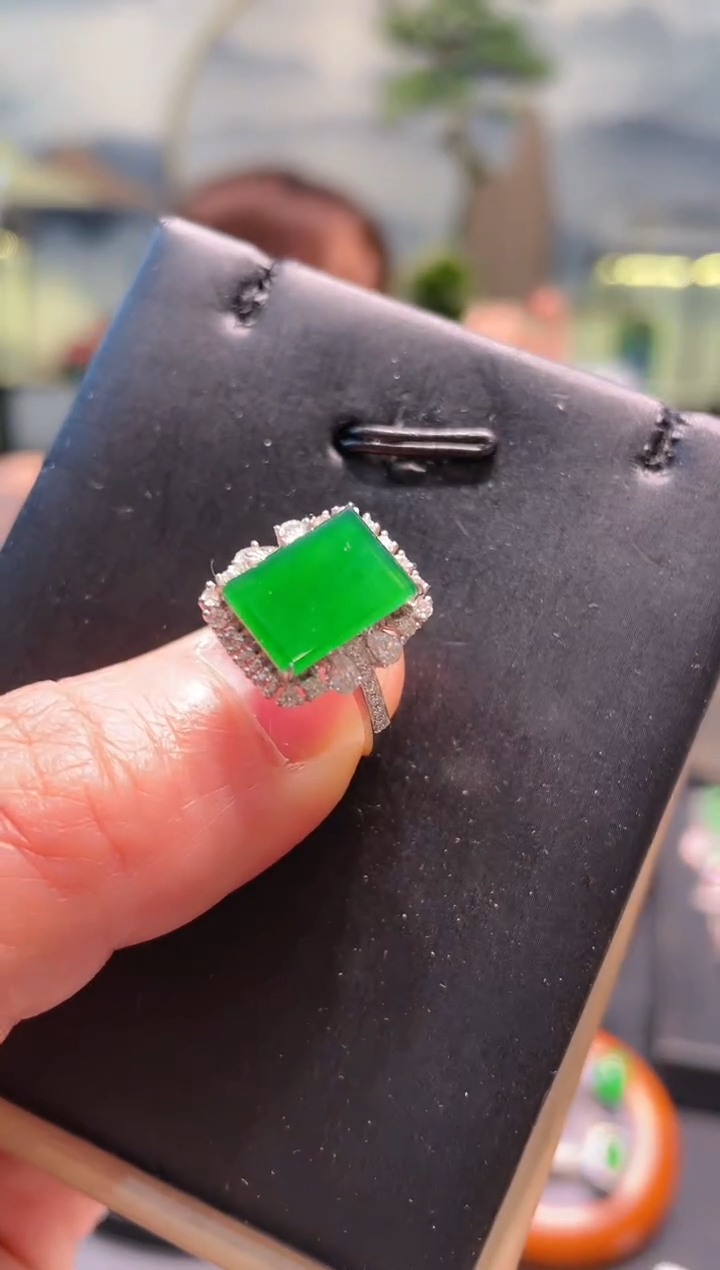 【闪购商品】翡翠颈饰18K金镶嵌A73戒指