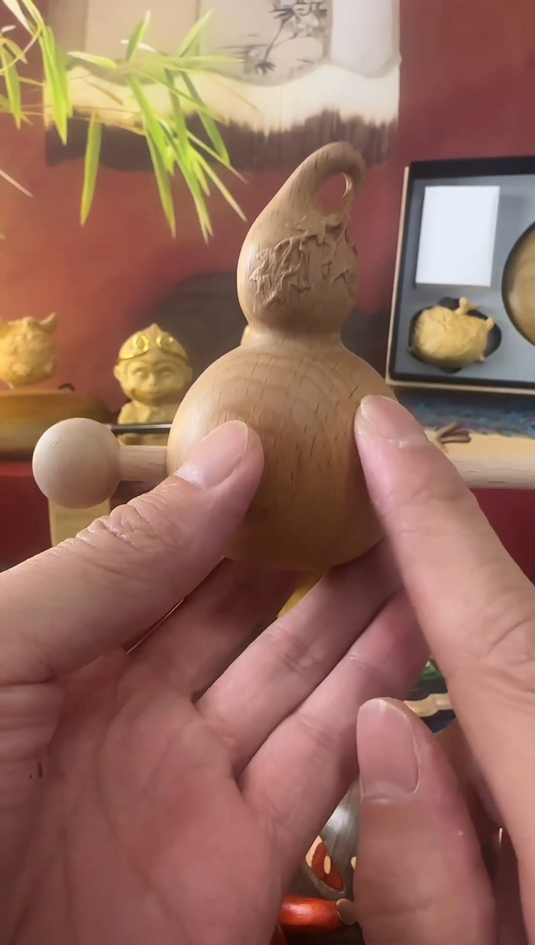 木卡通木雕手把件