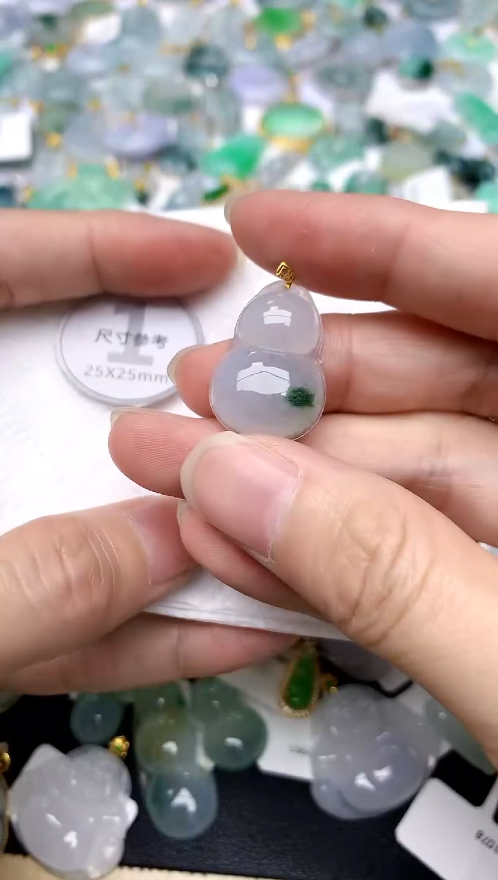 颈饰18K金镶嵌翡翠天然A货翡翠