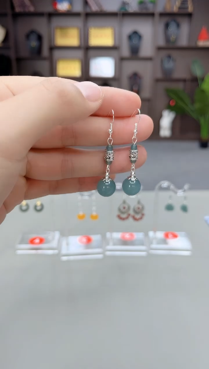 未镶嵌石英质玉（天山翠）耳钉420000