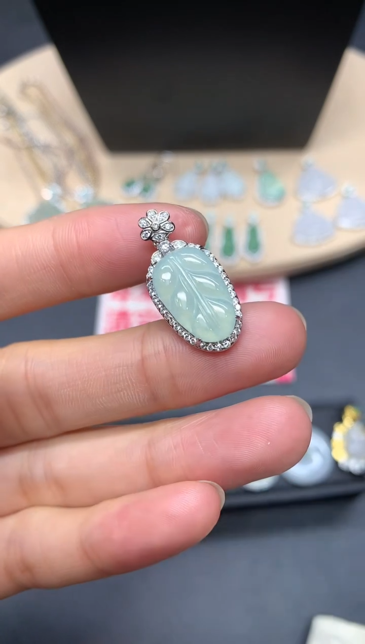 【闪购商品】翡翠吊坠(不含链)银S925镶嵌叶子【多样性发其一】