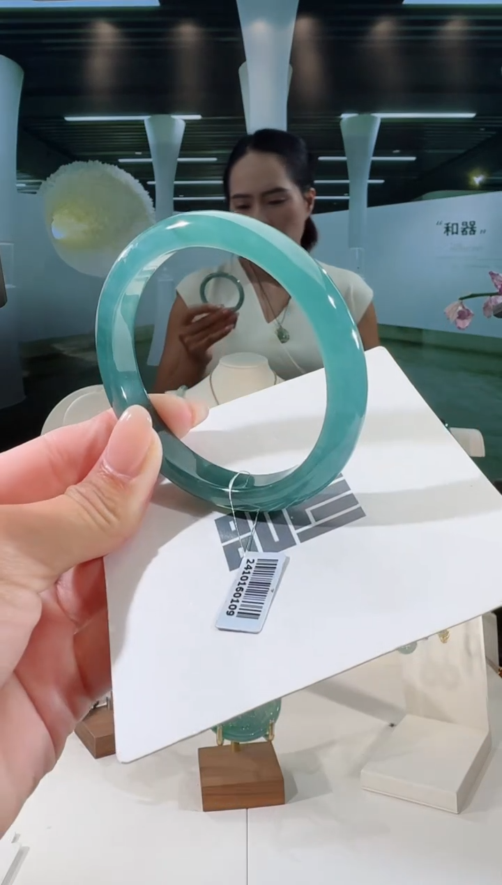 翡翠手镯未镶嵌56.5圈