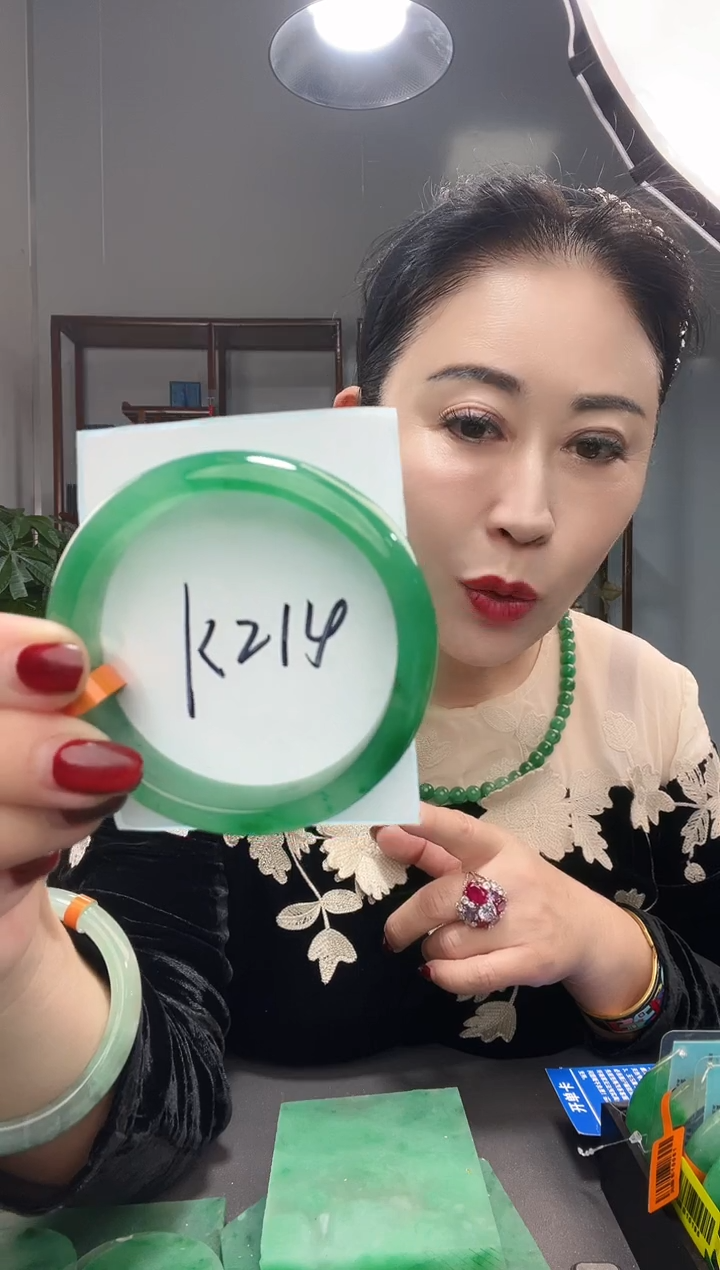 【闪购商品】石英质玉手镯未镶嵌1