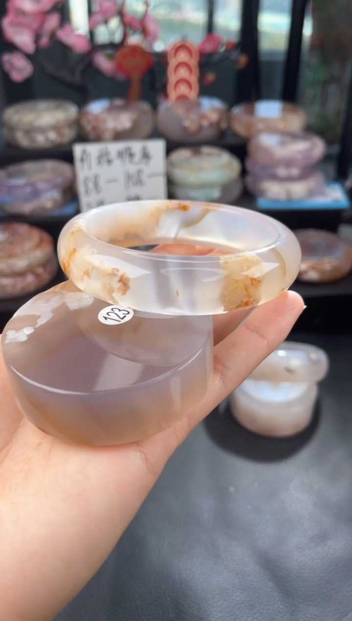 【闪购商品】石英质玉手镯未镶嵌62