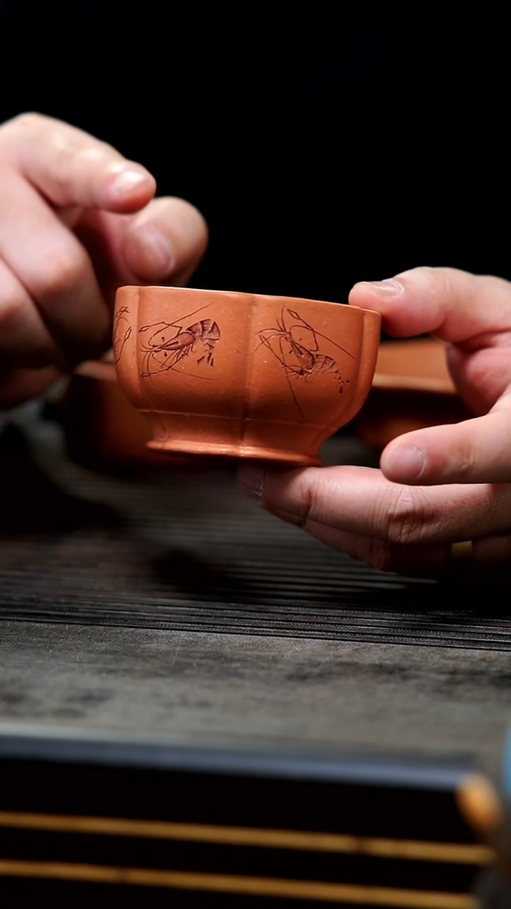 【闪购商品】紫砂茶壶14-红降坡刻绘虾梵莲杯80cc