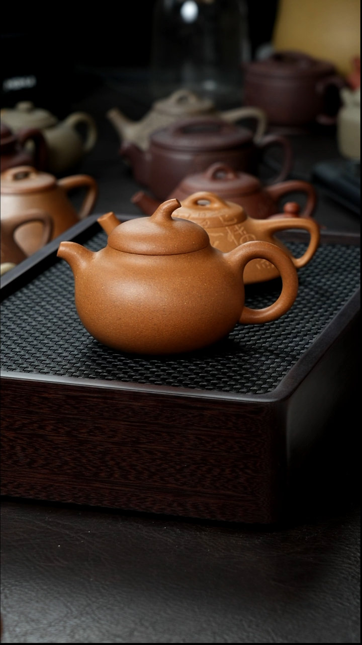 茶壶紫砂黄金段福瓜半手170         微瑕