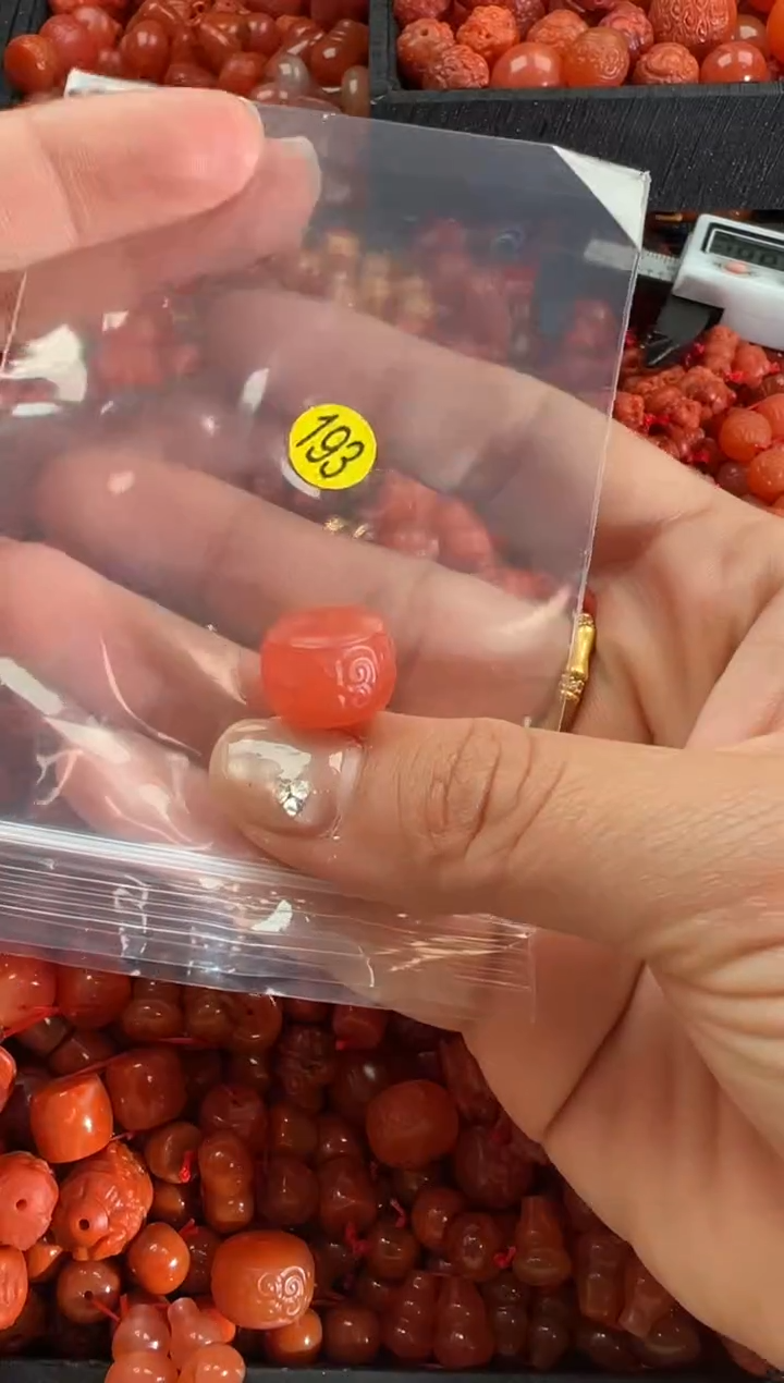 【闪购商品】南红玛瑙颈饰未镶嵌1