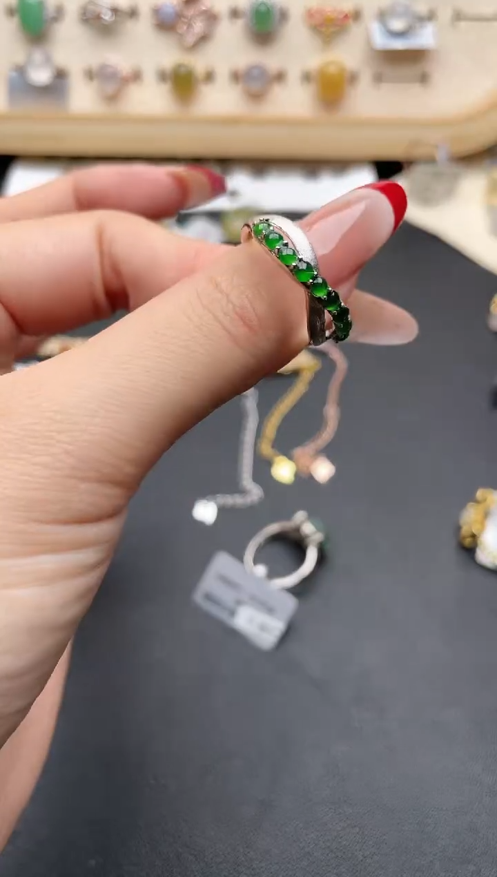 【闪购商品】翡翠戒指银S925镶嵌一物一证一礼盒