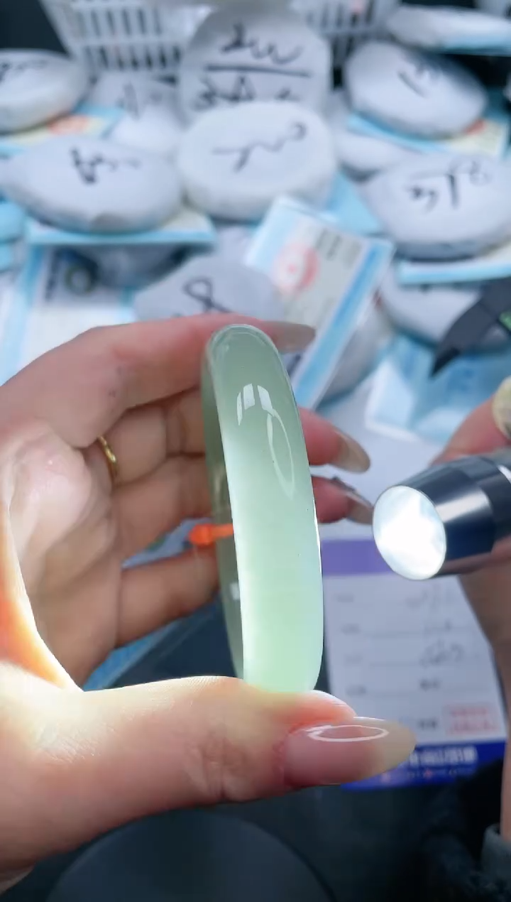 【闪购商品】石英质玉手镯未镶嵌17V271-57