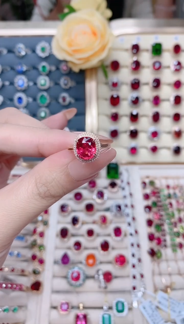 碧玺戒指18K金镶嵌碧玺.