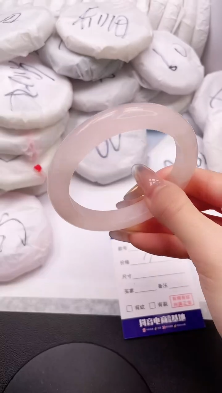 【闪购商品】石英质玉手镯未镶嵌30K99-60