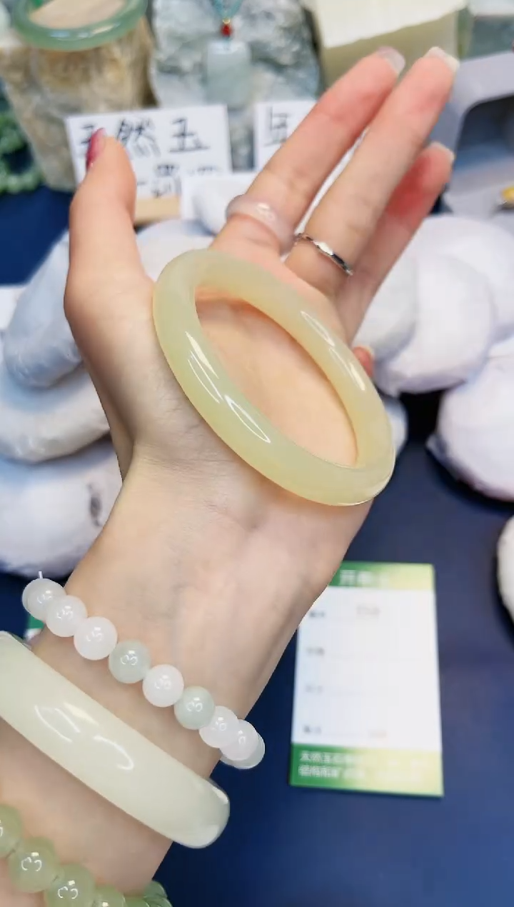【闪购商品】石英质玉手镯未镶嵌358