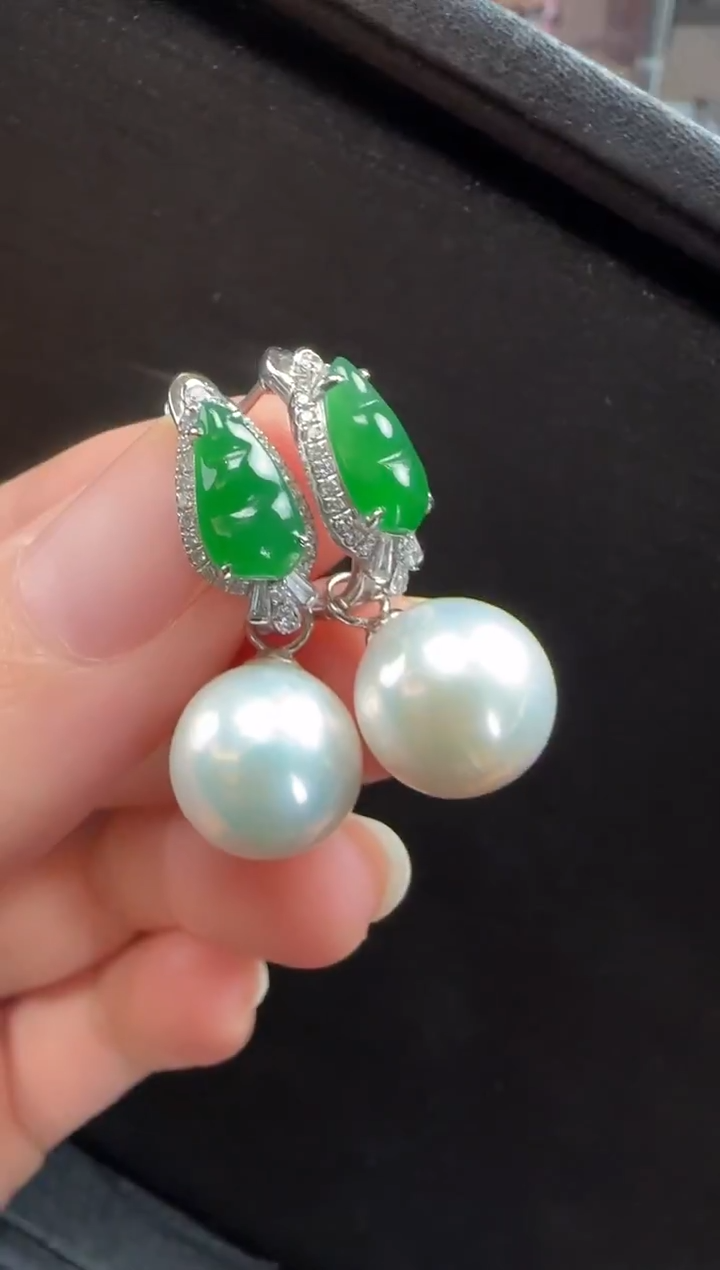 18K金镶嵌翡翠耳饰415豆子一对