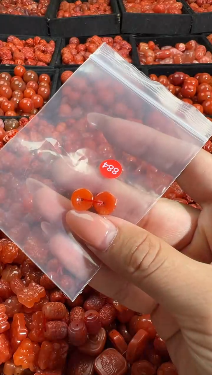 南红玛瑙未镶嵌颈饰1
