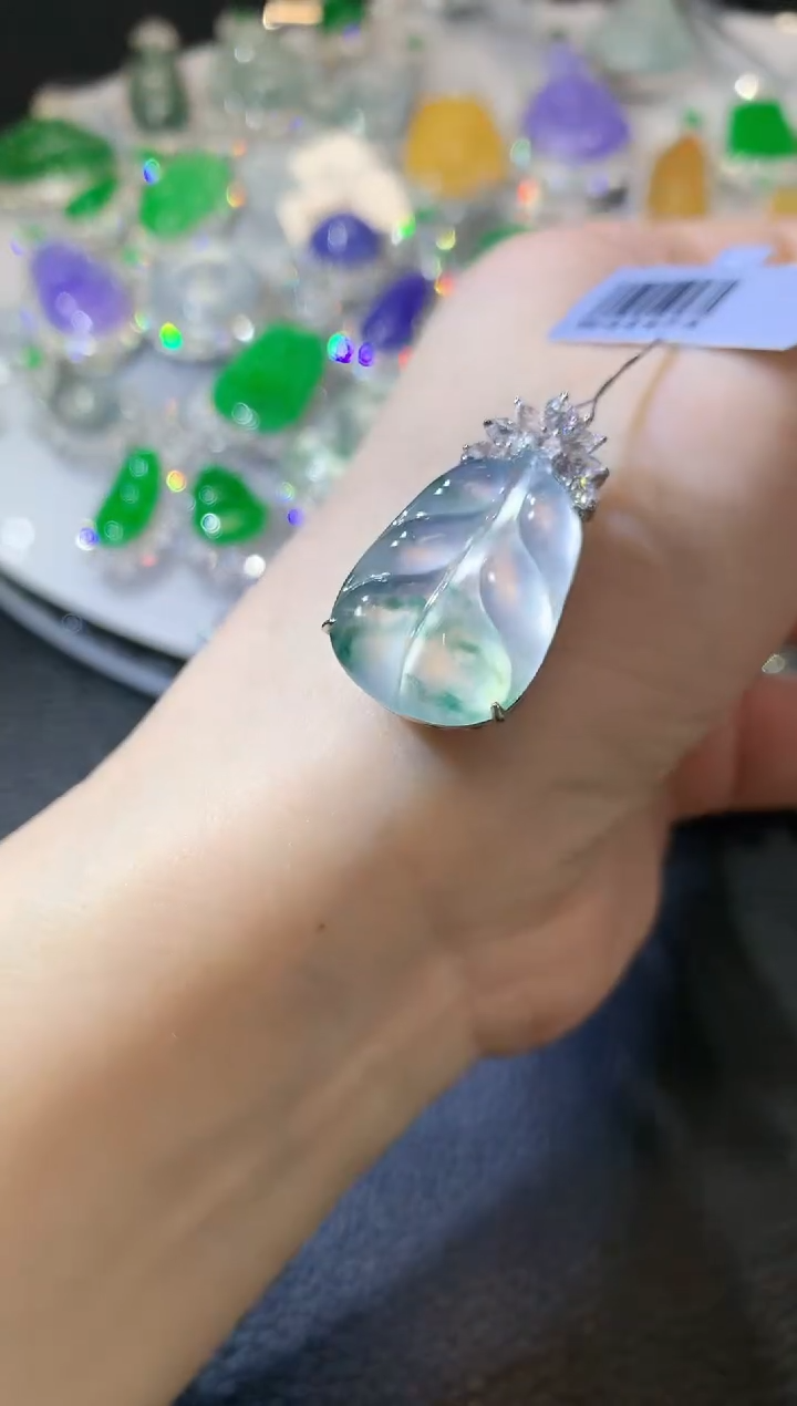 【闪购商品】翡翠吊坠(不含链)18K金镶嵌D62 