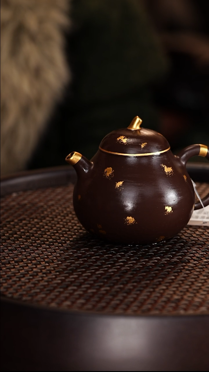 茶壶紫砂宜兴紫砂壶紫茄泥洒金小茄瓜160cc