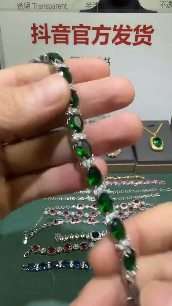 18K金镶嵌手链祖母绿1