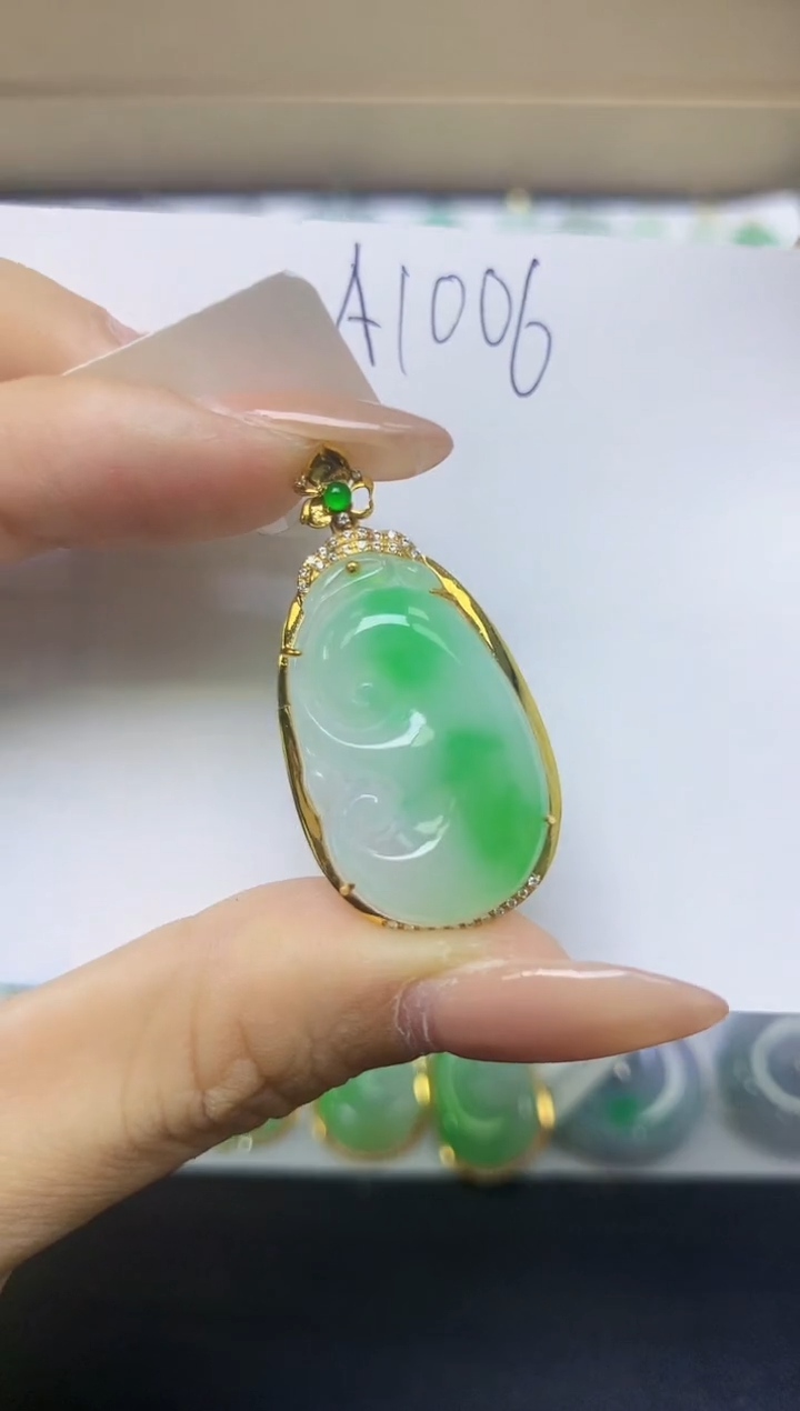 颈饰18K金镶嵌翡翠天然缅甸A货翡翠百元以上9元证书费自理