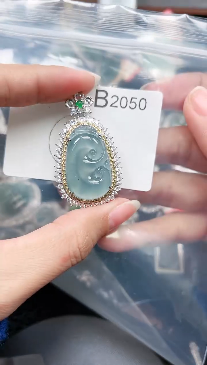 【闪购商品】翡翠颈饰银S925镶嵌赠皮绳2050