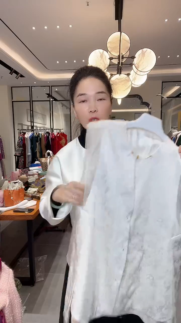 真丝花萝无袖款马甲 599 l码