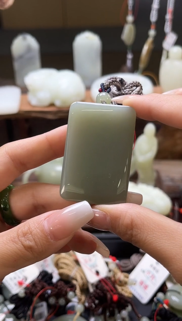 【闪购商品】和田玉吊坠未镶嵌且末青白光面无事牌31214