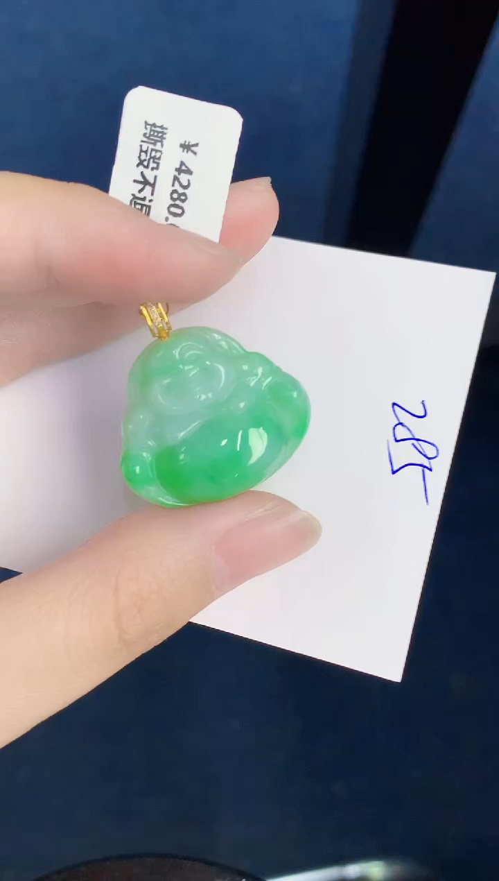 翡翠18K金镶嵌颈饰0000000000