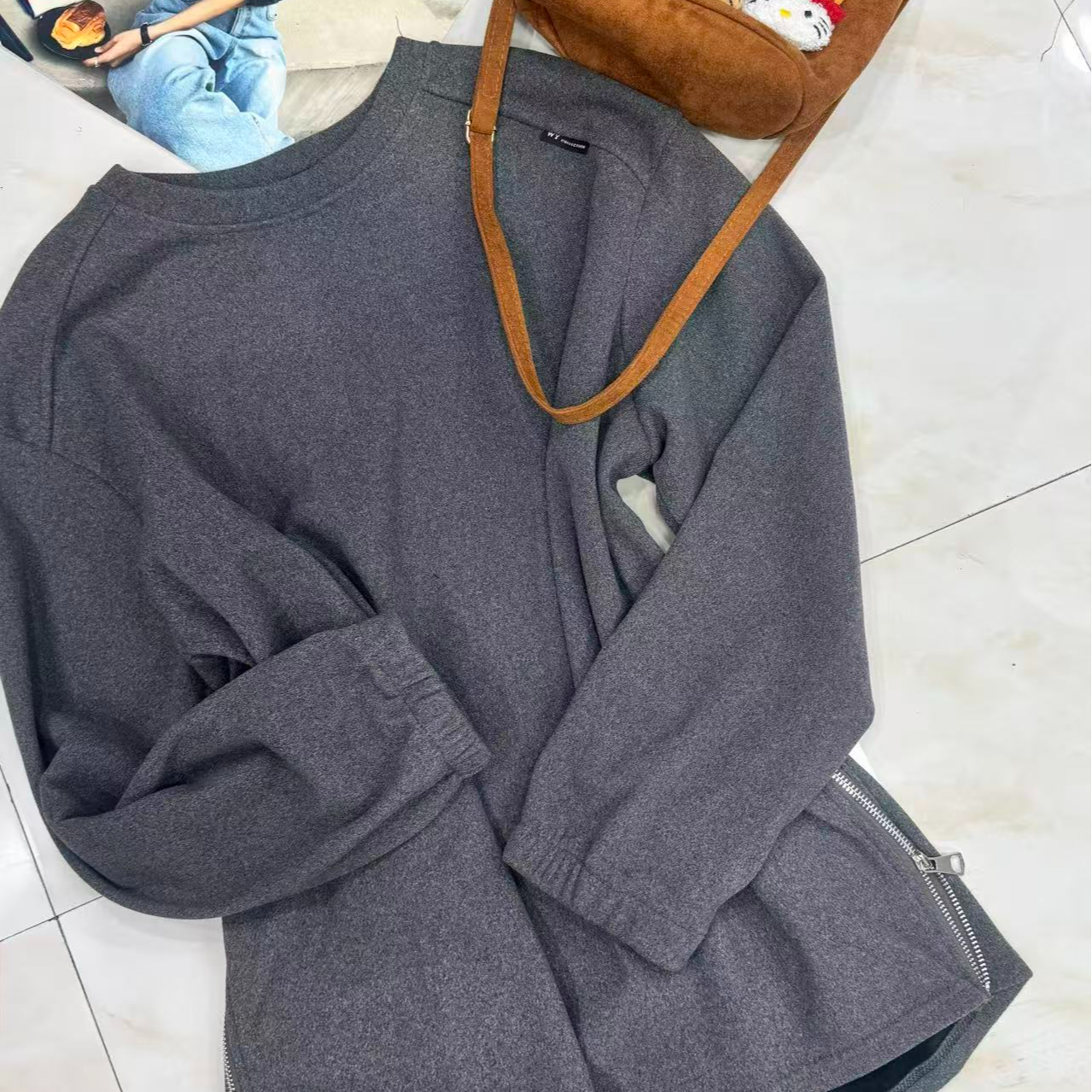 秋冬季新款设计感圆领卡通印花字母假两件磨毛条纹长袖T恤上衣女