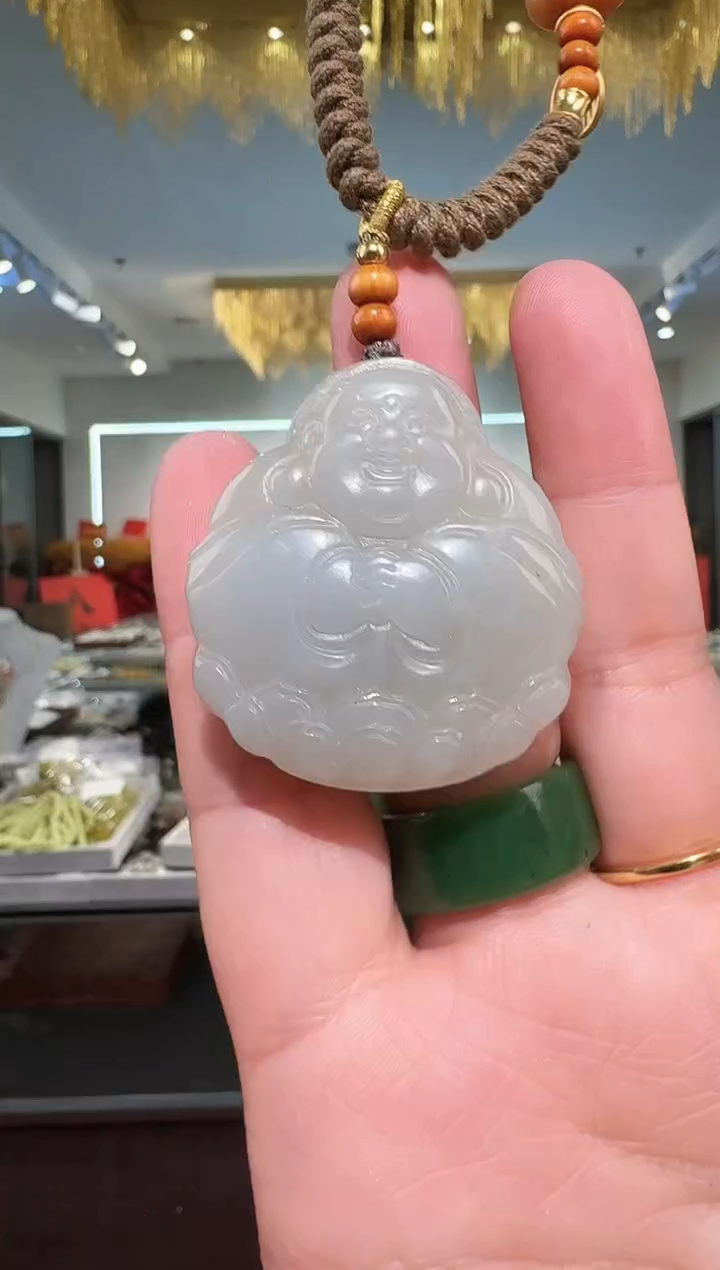 颈饰未镶嵌和田玉吊坠