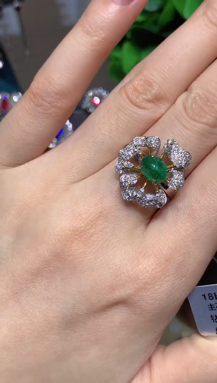 18K金镶嵌戒指祖母绿1.4CT