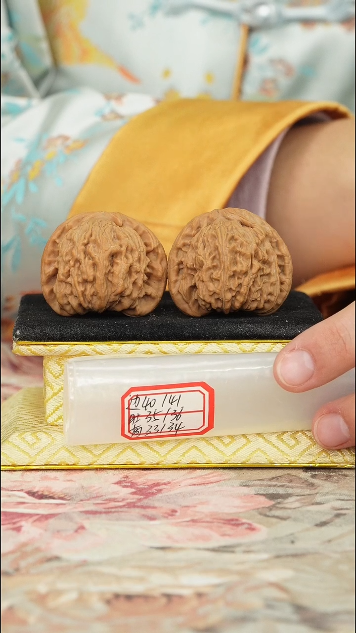 【闪购商品】文玩核桃把件白狮子