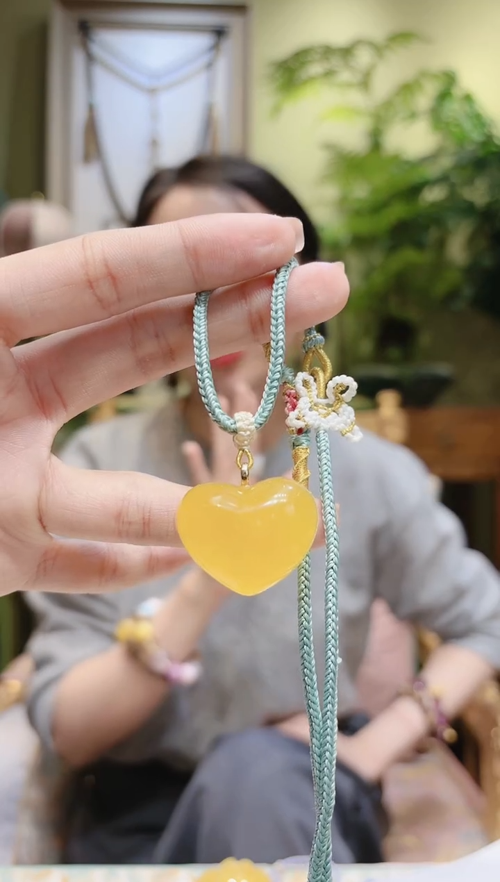 【闪购商品】蜜蜡裸石18K金镶嵌蜜蜡爱心绳编吊坠