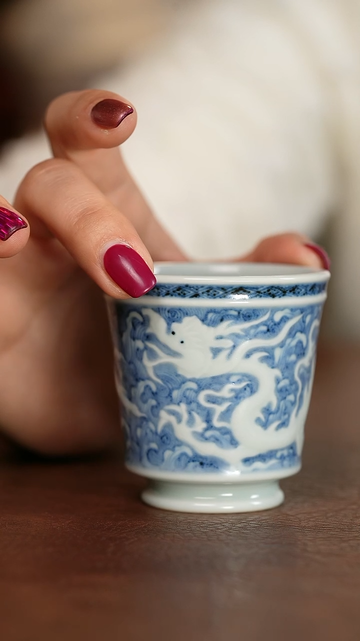 【闪购商品】元青花雕刻龙纹马蹄杯