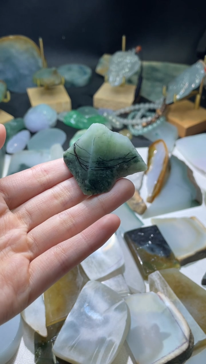 翡翠未镶嵌胸饰材料