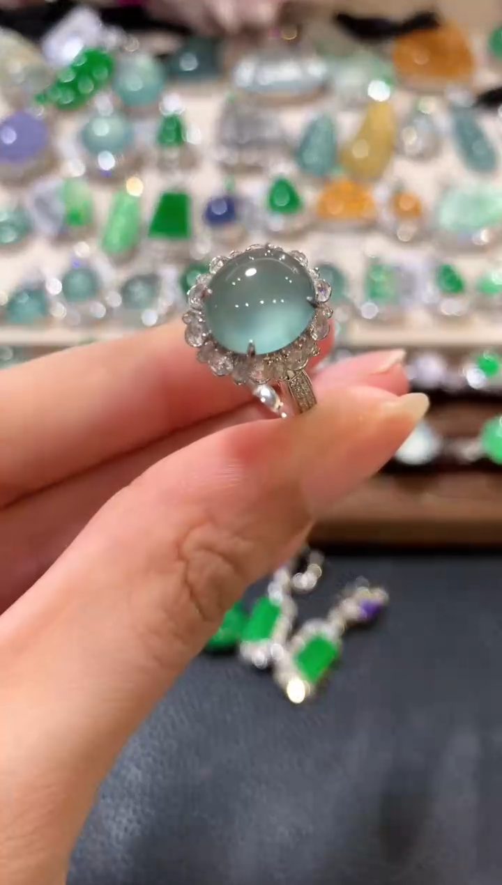 18K金镶嵌戒指翡翠m33  