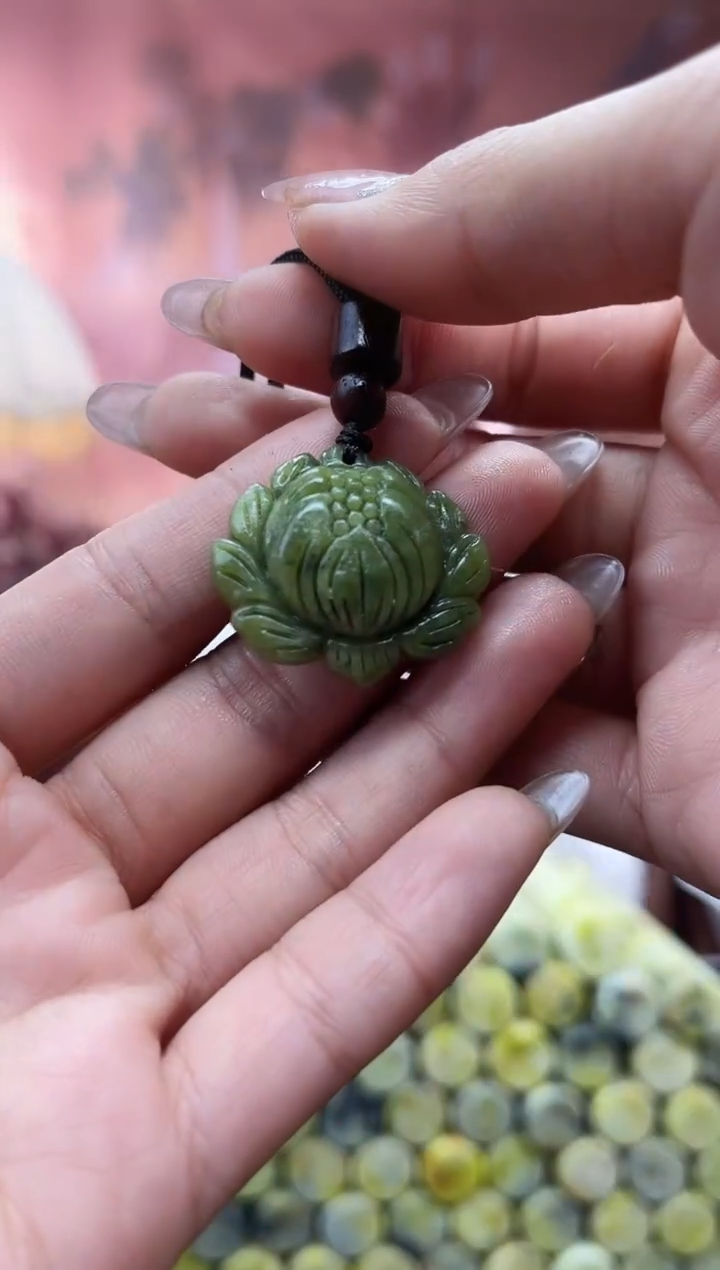 未镶嵌岫玉吊坠`