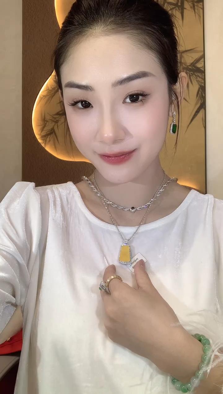 【闪购商品】翡翠吊坠(不含链)18K金镶嵌C36