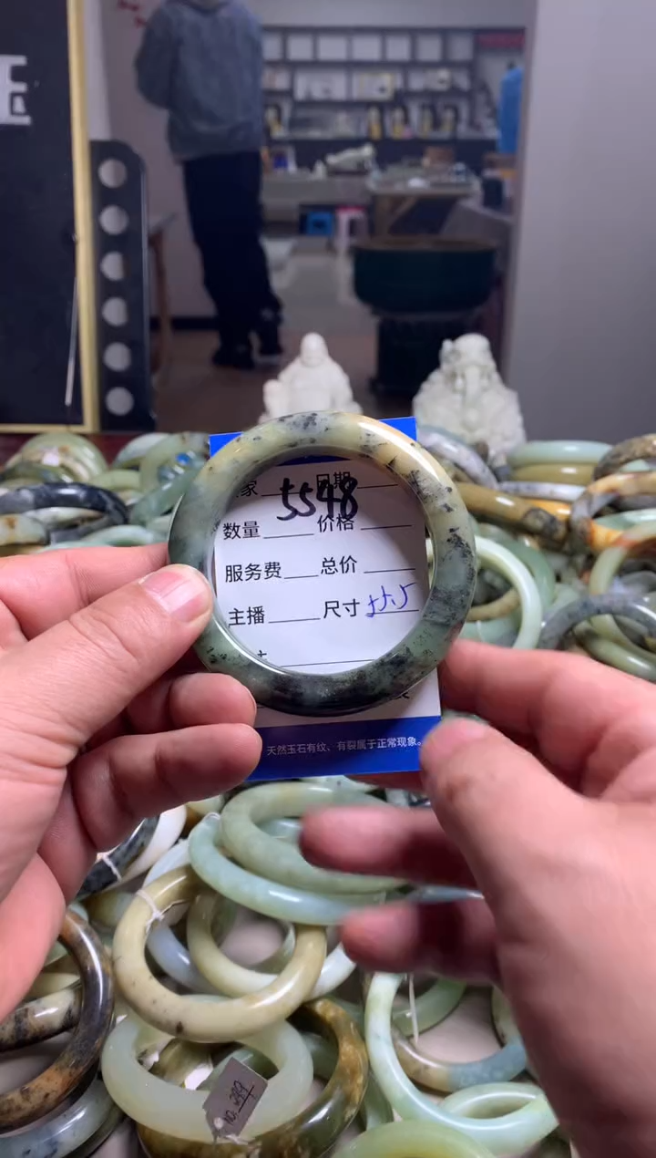 【闪购商品】蛇纹石玉手镯未镶嵌5548