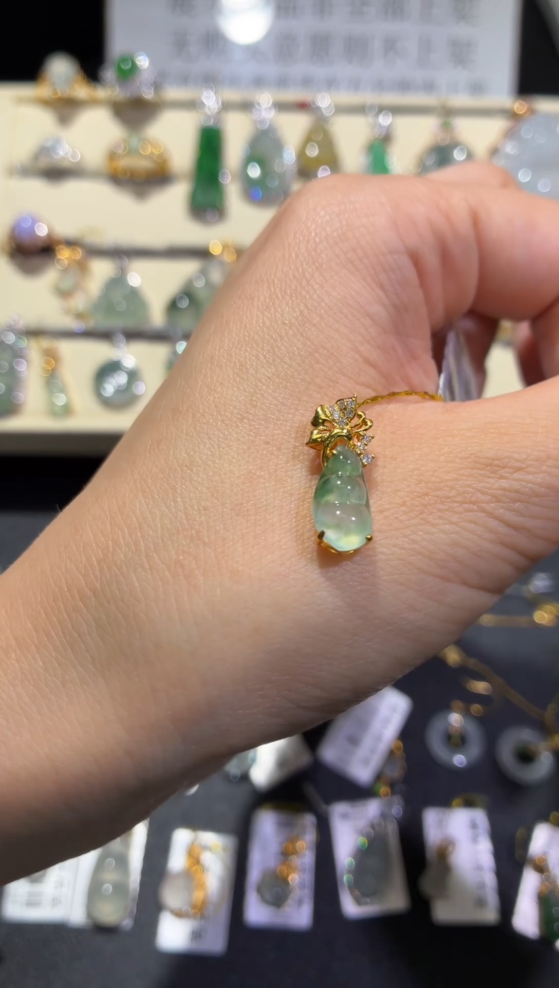 翡翠18K金镶嵌颈饰天然翡翠A货