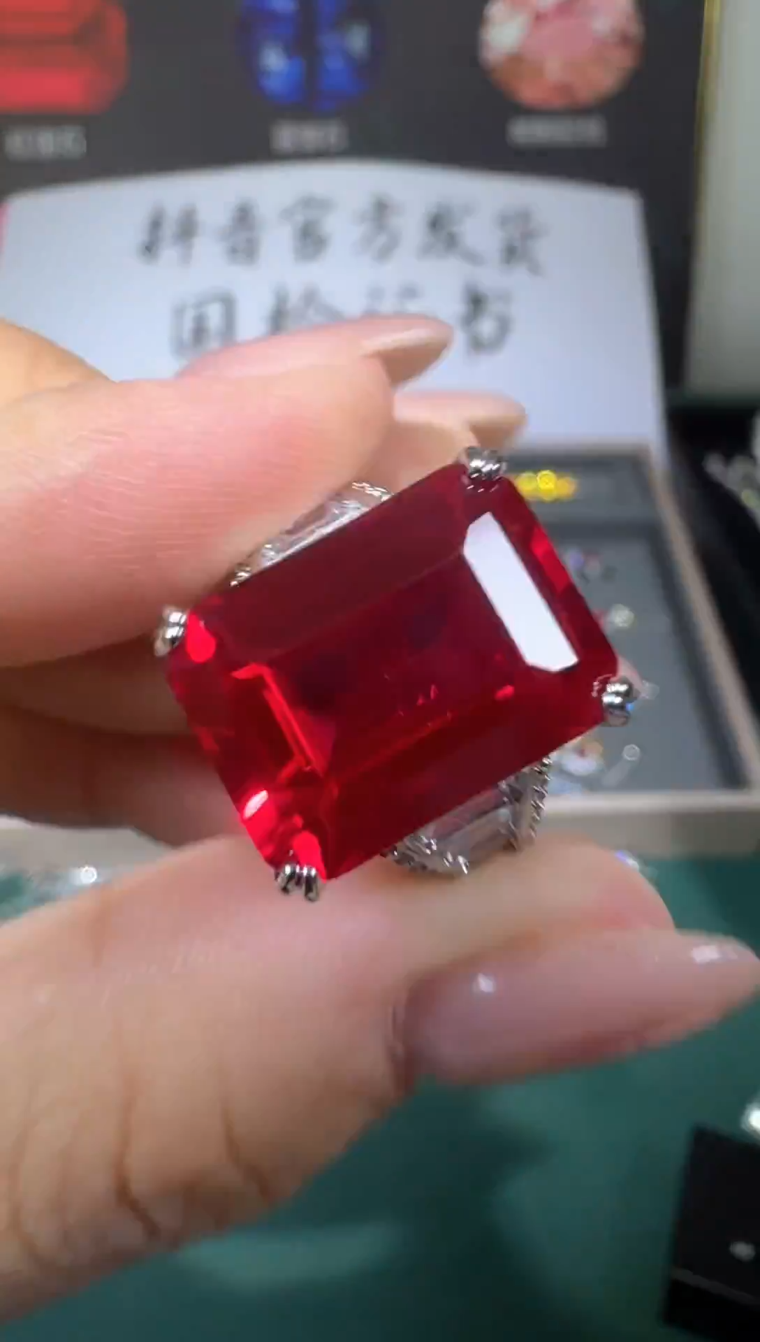 18K金镶嵌戒指祖母绿0