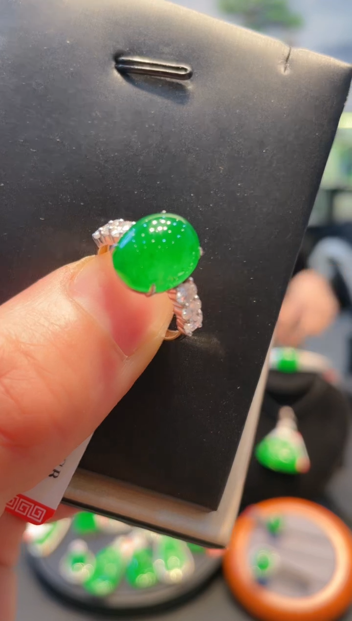 【闪购商品】翡翠颈饰18K金镶嵌A81戒指