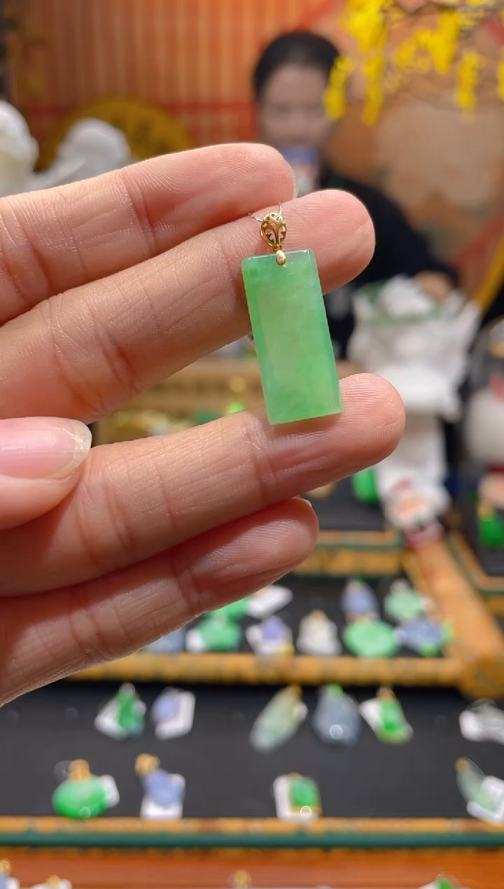 【闪购商品】翡翠颈饰18K金镶嵌假一赔三