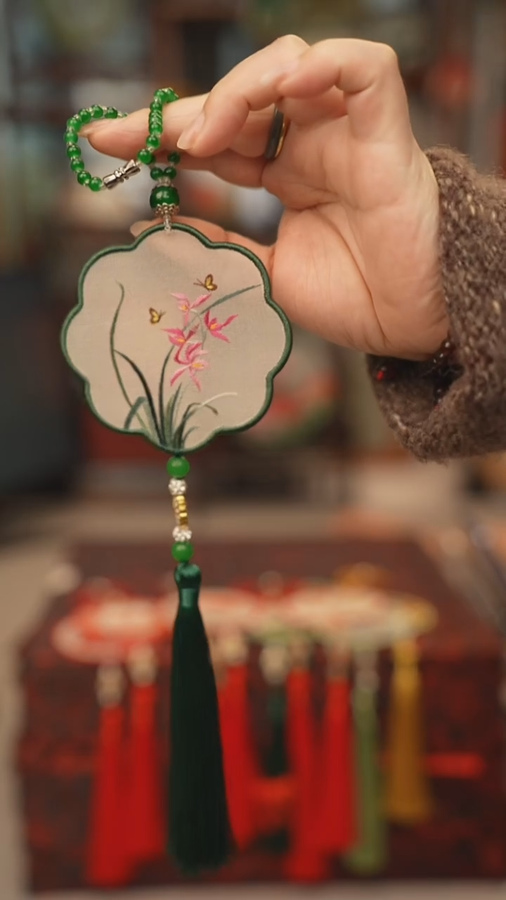 扇子绣花吊坠非遗