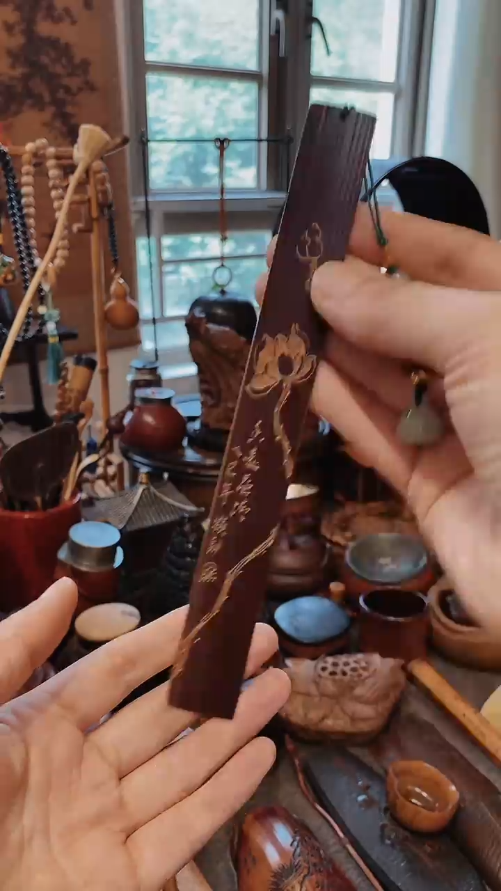 老煤竹荷花雕刻精品书签