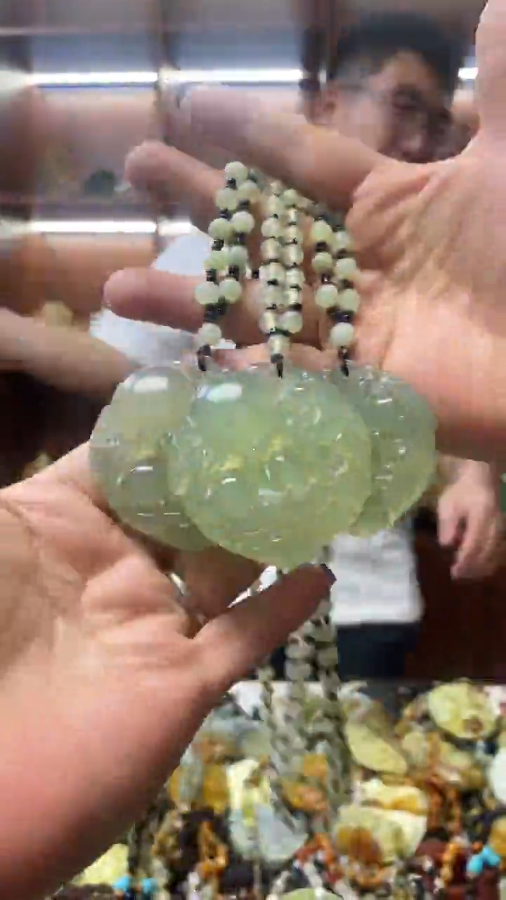 未镶嵌蛇纹石玉吊坠多样性发货发其中一件